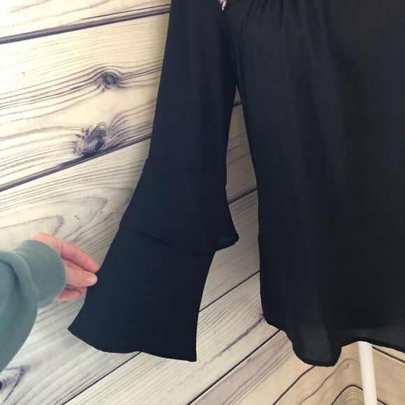 Ruff Hewn Grey Black Bell Sleeve Floral Embroidered Blouse XS - Picture 3 of 8